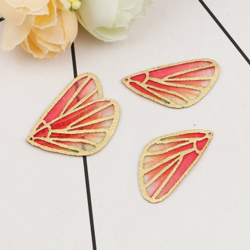 Pendentif textile aile de papillon rouge 30 x 16 mm