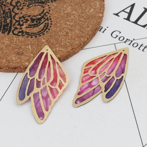 Pendentif textile aile de papillon violet 40 x 23 mm