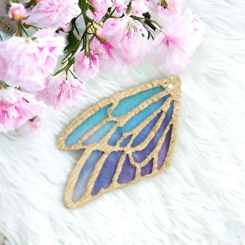 Pendentif aile de papillon bleu 30 x 16 mm