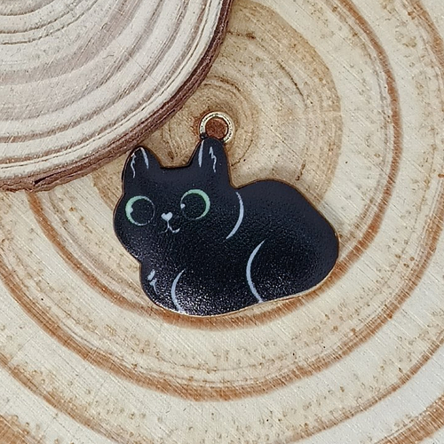 Breloque chat doré noir 23 mm