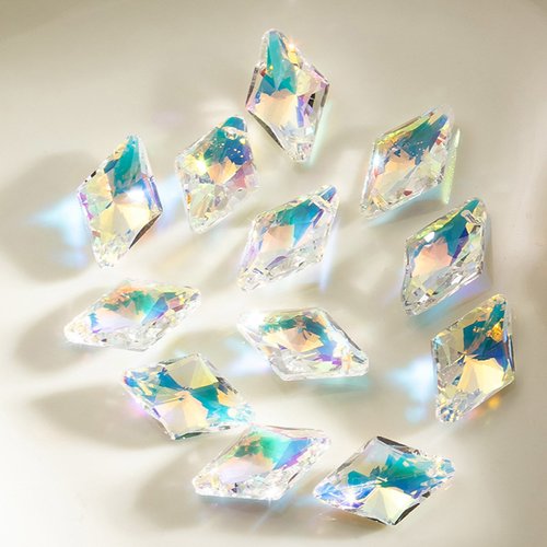 Breloque ab irisation en verre losange a facettes 19 x 12mm