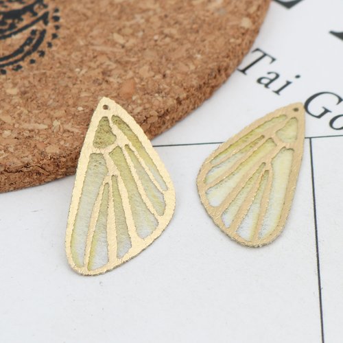 Pendentif aile de papillon jaune clair 30mm x 15mm
