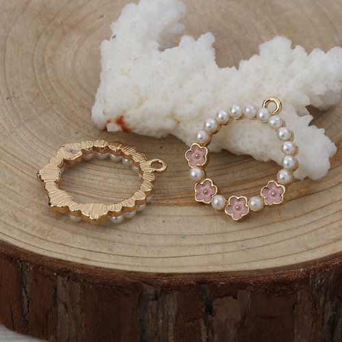 Breloque fleurs perles doré rose émail 22 x 20mm