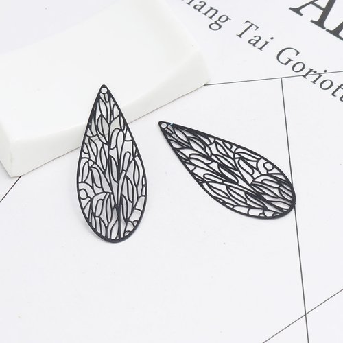Pendentif noir estampe en filigrane 45mm x 17mm