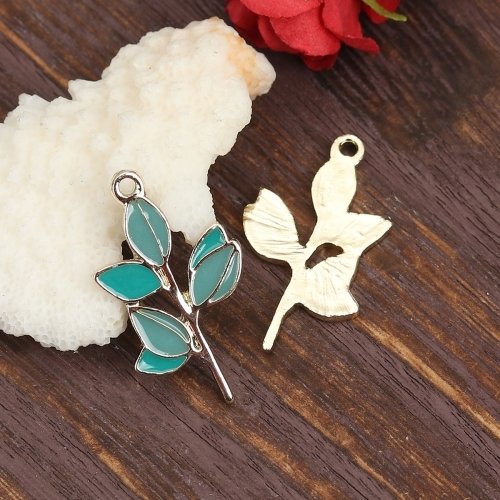 Pendentif feuille émail doré vert 31 x 18mm