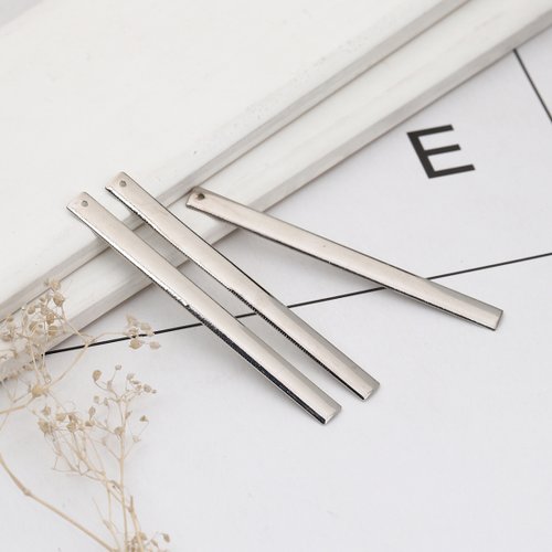 Pendentif long rectangle argent mat 60 x 5 mm