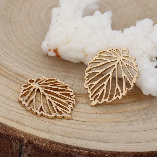 Pendentif breloque feuille creuse doré 22 x 18 mm