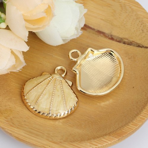 Breloque coquille doré beige émail 23 x 23mm