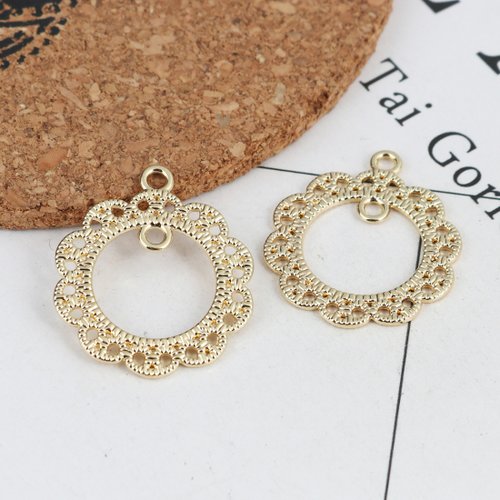Breloque rond doré fleurs 28 x 24mm