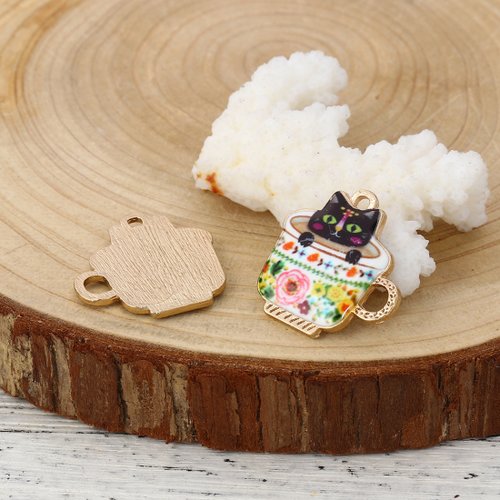 Breloque tasse chat doré multicolore 23 x 23mm