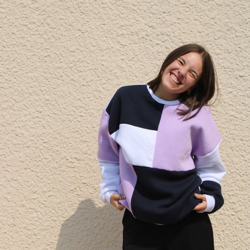 Sweat patchwork bleu, violet, blanc