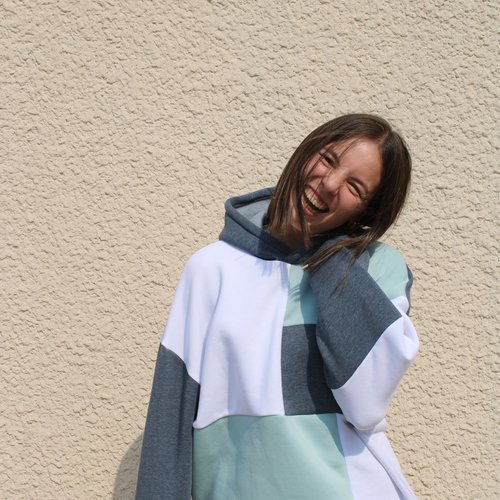 Sweat patchwork à capuche gris, vert, blanc