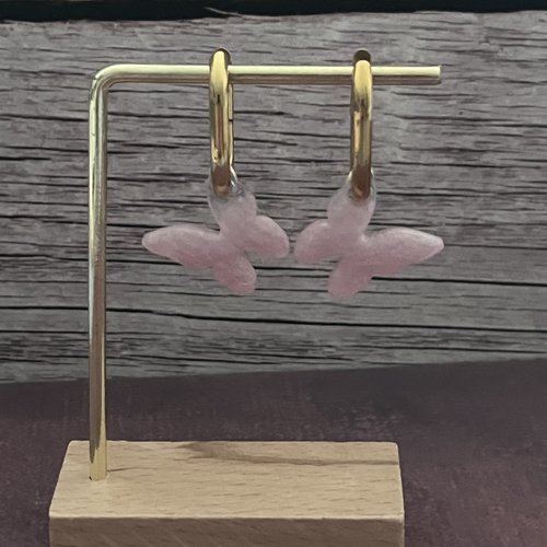 Boucles d'oreilles créoles ovales dorées & papillons nacrés - rose poudré et transparence