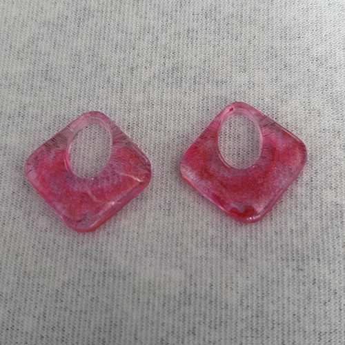 Duo de pampilles "losange grenadine" – formes évidées en résine rose marbrée