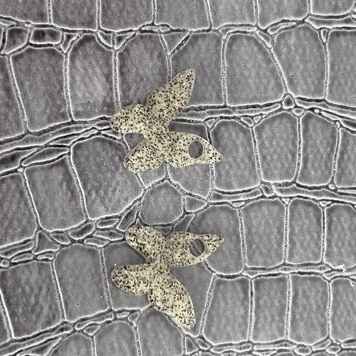 Duo de pampilles "papillon de gala" – résine transparente, paillettes noires & dorées