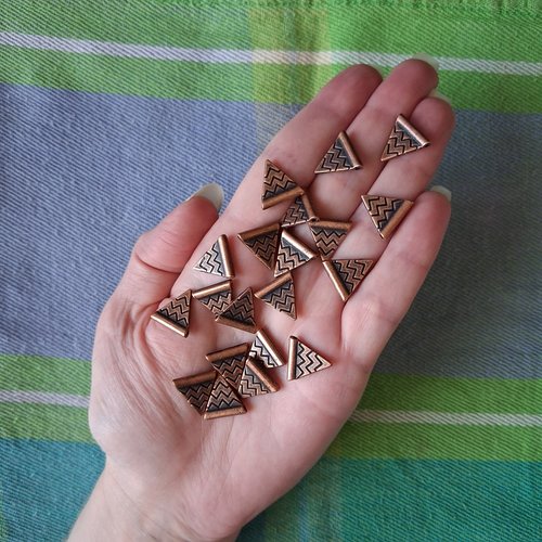 Lot de 5 breloques fanions triangulaires