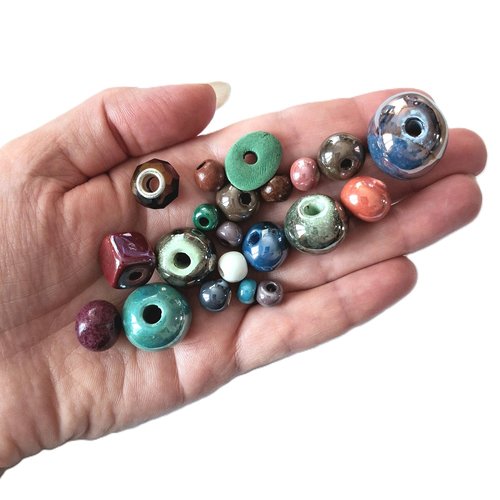 Lot de 21 perles multicolores