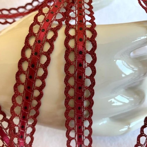 Nouveau : jolie dentelle coton - satin, 15 mm de large donc 4 de ruban à pois bordeaux, au mètre