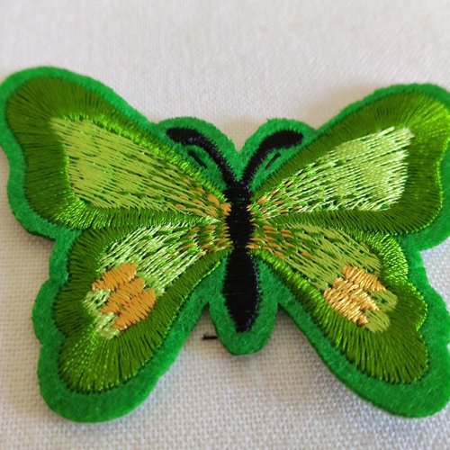 Appliqué à coller,  ou à coudre, papillon vert,brodé, en polyester, neuf, 7 cm/5.6 cm, vendus à l'unité