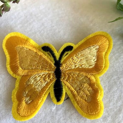 Appliqué à coller, ou coudre, papillon brodé jaune, en polyester, neuf, 7 cm/5.6 cm, vente à l'unité