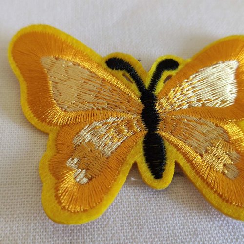 Appliqué à coller, ou coudre, papillon brodé jaune, en polyester, neuf, 7 cm/5.6 cm, vente à l'unité