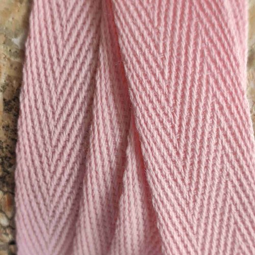 Sergé de coton, de couleur rose, amidonné, produit français, 1.5 cm de large, vente au mètre