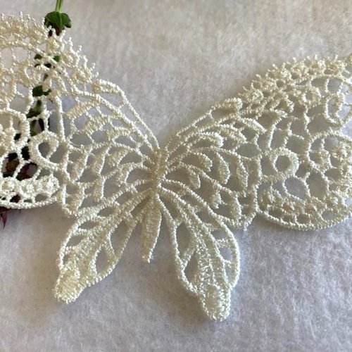 Appliqué papillon en guipure, blanc cassé, 11 cm/8.5 cm neuf, vente à l'unité