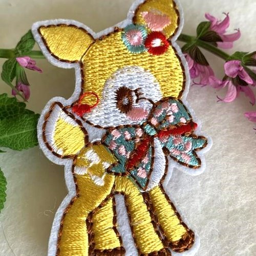 Appliqué, embellissement, joli bambi, avec son joli nœud papillon, 4.3 cm/6.5 cm, doré, neuf, à l'unité