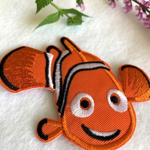 Appliqué, patch, du poisson némo, tout orange, à fixer au fer, 9.6 cm/8 cm, neuf, vente pour deux