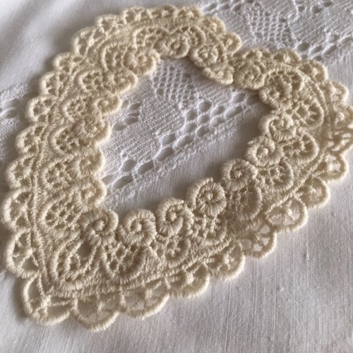 Coeur en dentelle de venise, embellissement, de couleur écru foncé, 9.5 cm / 9 cm, neuf, à l'unité