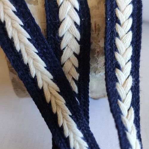 Ruban en coton, jacquard à chevrons, 1.5 cm de large, neuf, bleu marine, et tissage  écru, vendu au mètre