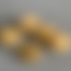 Bouton enfant, 13 mm, à queue, jaune avec chien en peluche blanc, neuf et vendu à l'unité