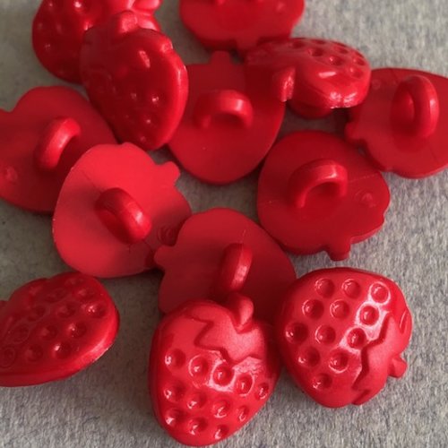 Boutons enfant, petites fraises rouges de 13 mm, sur pied, neufs et par lot de 4