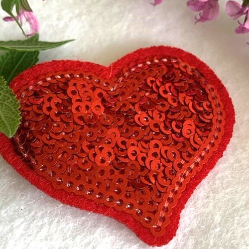 Appliqué, embellissement, coeur rouge avec paillettes, saint valentin, 4.5 cm/5, vente par deux