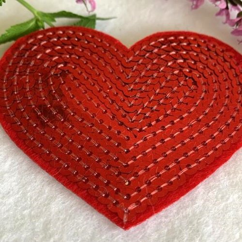 Appliqué, à coller, un cœur rouge à paillettes, 8.5 cm/ 7 cm de haut, vêtement, casquette, carte, vente à la pièce