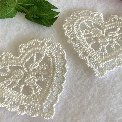 Cœur en guipure, appliqué, embellissement, mesure 49/53 mm, ivoire, vendu à l'unité