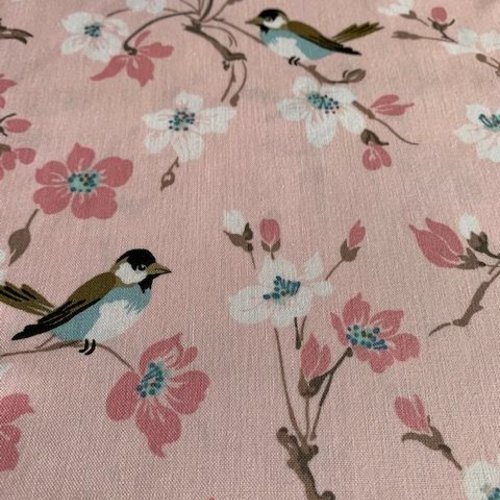 Tissu en coton, fond rose, avec des oiseaux, michael miller, usa, la florette jolene pink, vendu par 25/110 cm