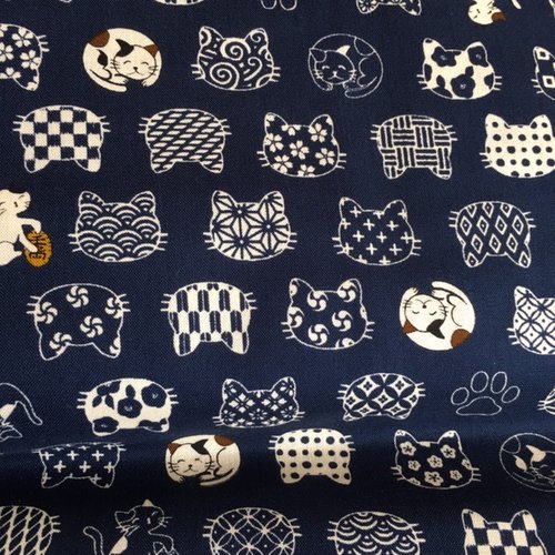 Tissu japonais, hishei, en coton, bleu marine, avec des chats, écru, patchwork, décoration, vente par 53 cm /50 cm de haut
