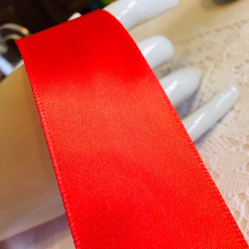 Noël : ruban de satin, de couleur rouge, large de 38 mm, simple face, vermillon, vendu au mètre linéaire
