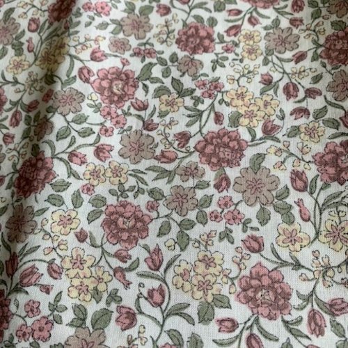 Tissu, voile de coton, bio gots, large de 148 cm, fond écru, fleurs rose ancien, vente par 25 cm de haut