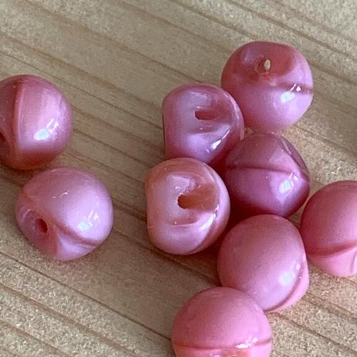 Minuscules boutons en verre, tchèques, boules roses, 8 mm, vêtements de poupées, par 3 pièces