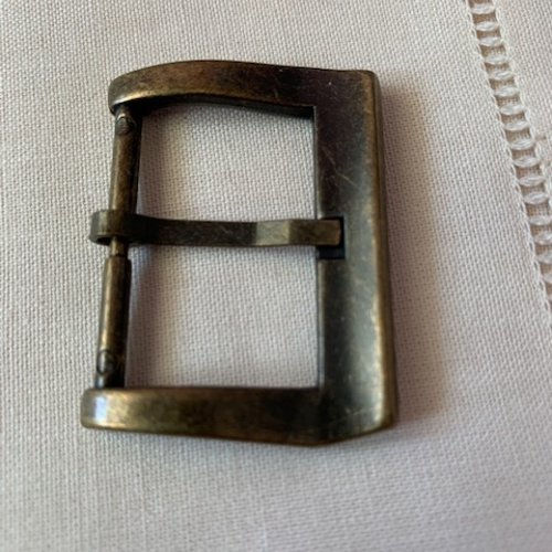 Boucle en métal, rectangulaire, couleur bronze ancien, 3.5 cm de large/4.2 cm de haut, tige de 3 cm, vendue à la pièce