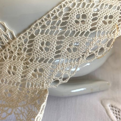 Dentelle fine et superbe, france, en coton écru, 34 mm de large, pour ravissantes finitions, vendue au mètre