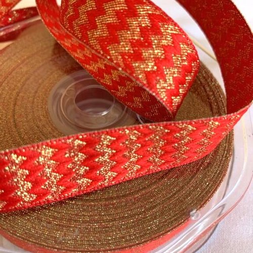 Ruban pailleté, large de 15 mm, fond rouge aux zigzags or, polyester et lurex, vente par deux mètres