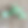 Bouton en verre, vert opaline, pastel, rond, 15 mm de diamètre, à pied, 8 mm de haut, vente à la pièce