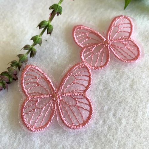 Papillon en tulle brodé, 4 cm/3.5 cm, rose, embellissements, décorations, à coudre, prix pour 3 articles
