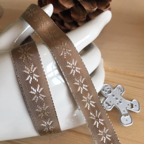 Noël : ruban  berisfords, fleur de cristal, flocon de neige jacquard, 15 mm de large, taupe et argent, superbe ! vente au mètre