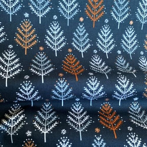 Tissu en coton, de conception dashwood, la nature, fond marine, sapins blancs et noisette, large de 110 cm, vendu par 25 cm