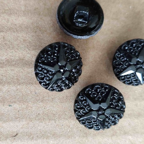 Magnifiques boutons, en verre noir, 18 mm de diamètre, motif étoilé et guillochis, habillement, vente à l'unité