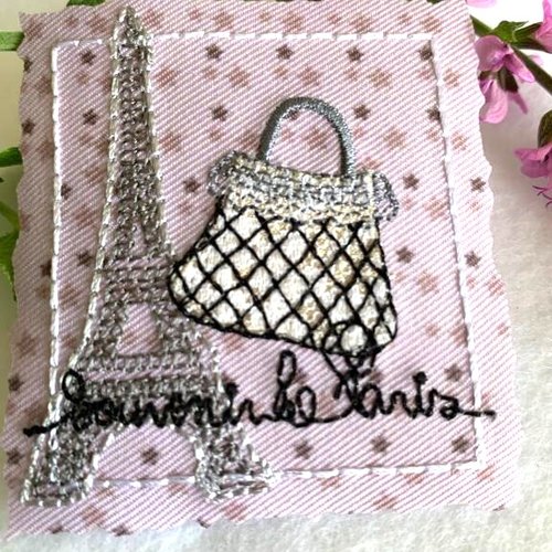 Charmant appliqué, paris, souvenir, couleur beige rosé, à pois, avec la tour eiffel et un sac à main brodés, à la pièce